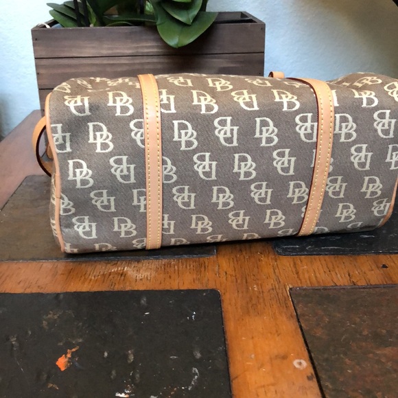 DOONEY and BURKE SHOULDER BAG - Picture 3 of 8